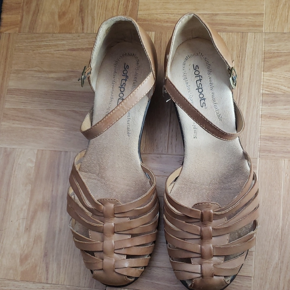 Softspots Women's Brown Strappy Sandals